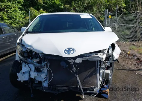 2015 Toyota Sienna Se 8 Passenger из США, поврежденный, VIN 5TDXK3DC0FS657546